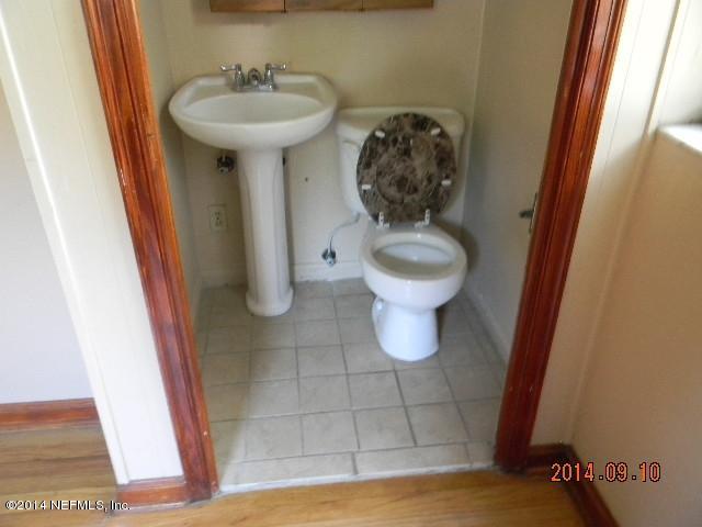 2761 Merwyn Road Jacksonville, FL 32207 - Photo 6 of 13 #6 MasterHalfBth