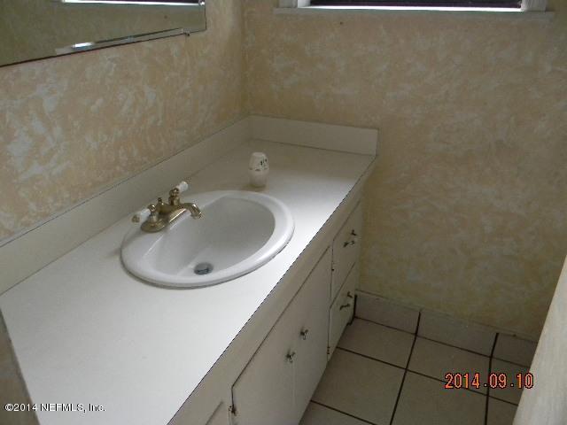 2761 Merwyn Road Jacksonville, FL 32207 - Photo 9 of 13 #9 HallBath