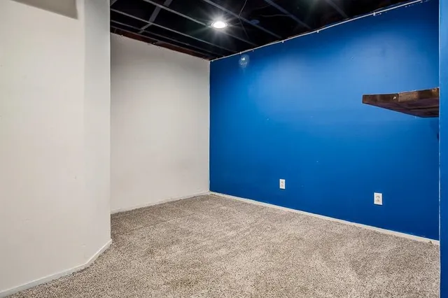 a view of a big room with closet and windows