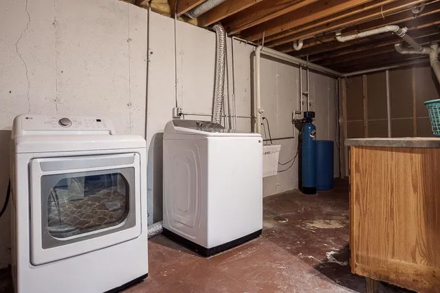 a view of a room with an empty space