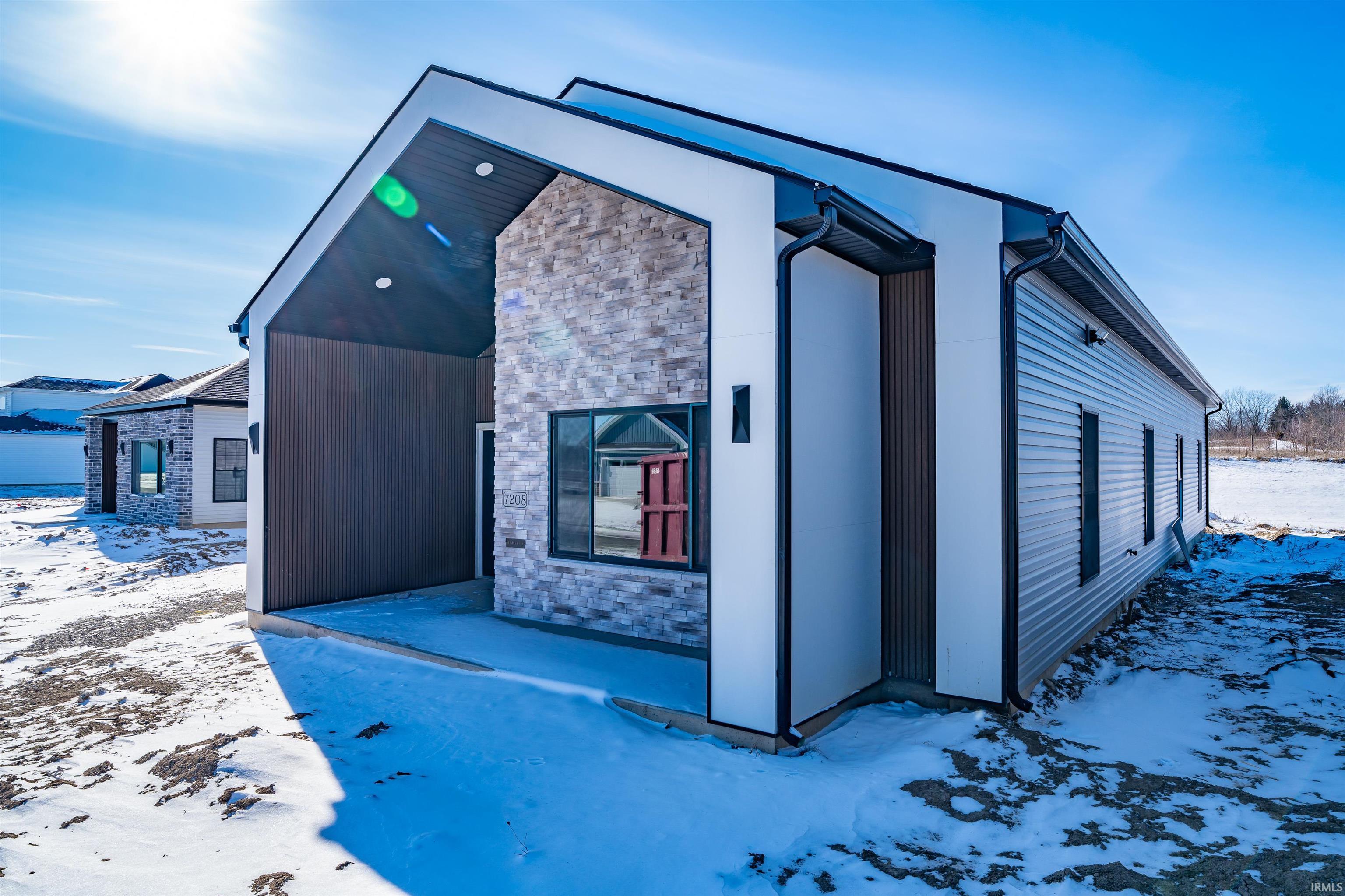 7208 Starks Boulevard Fort Wayne, IN 46816 - Photo 3 of 35