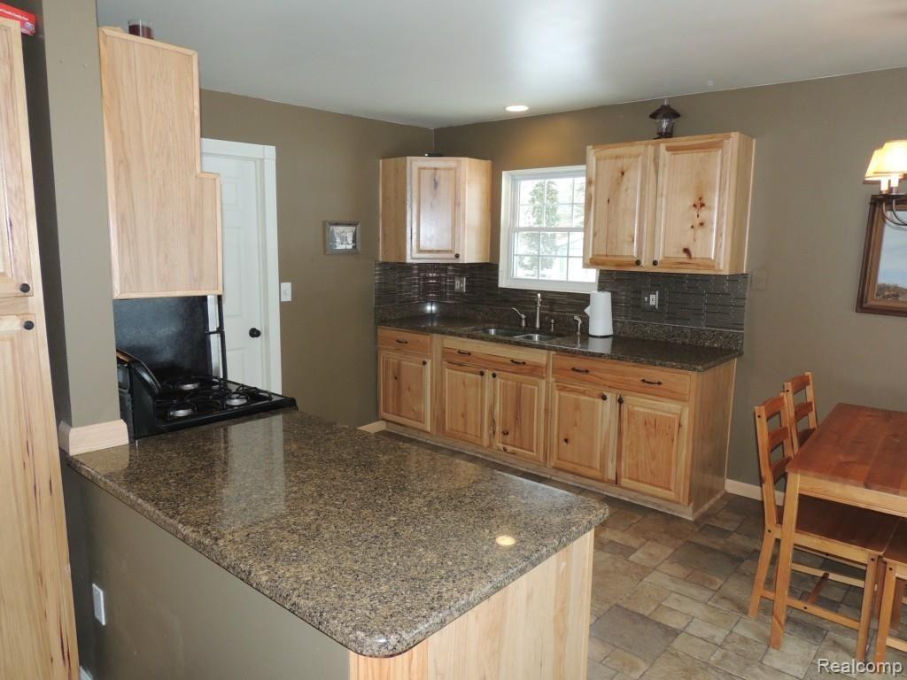 3135 Pleasant Valley Road Brighton, MI 48114 - Photo 6 of 16 DSCN1618.jpg