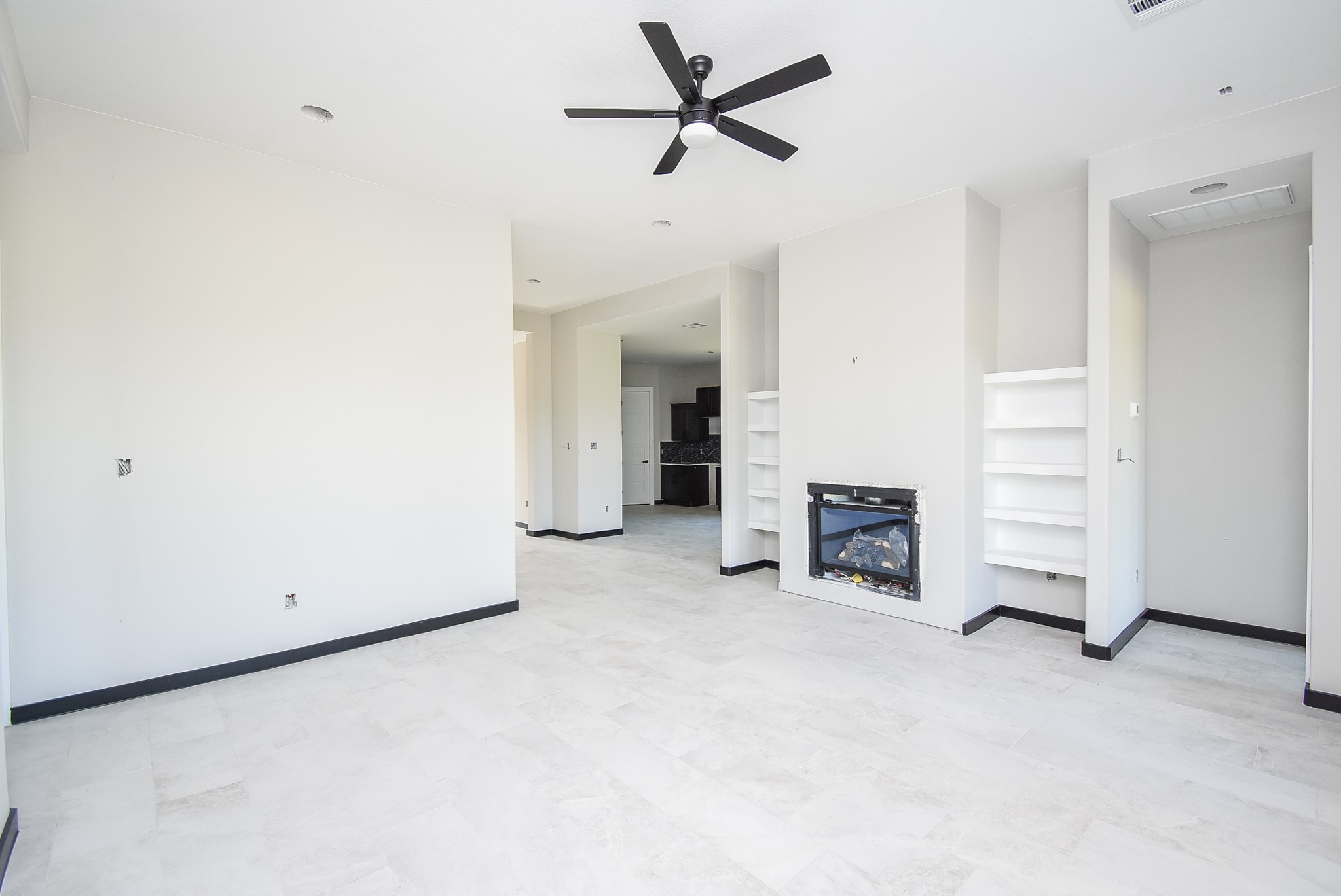 208 Silverleaf Road Sweeny, TX 77480 - Photo 25 of 49 an empty room with a ceiling fan and a window