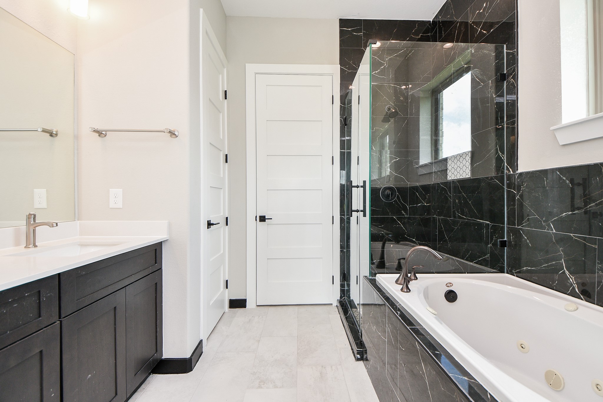 208 Silverleaf Road Sweeny, TX 77480 - Photo 32 of 49 a bathroom with a tub a sink and a mirror