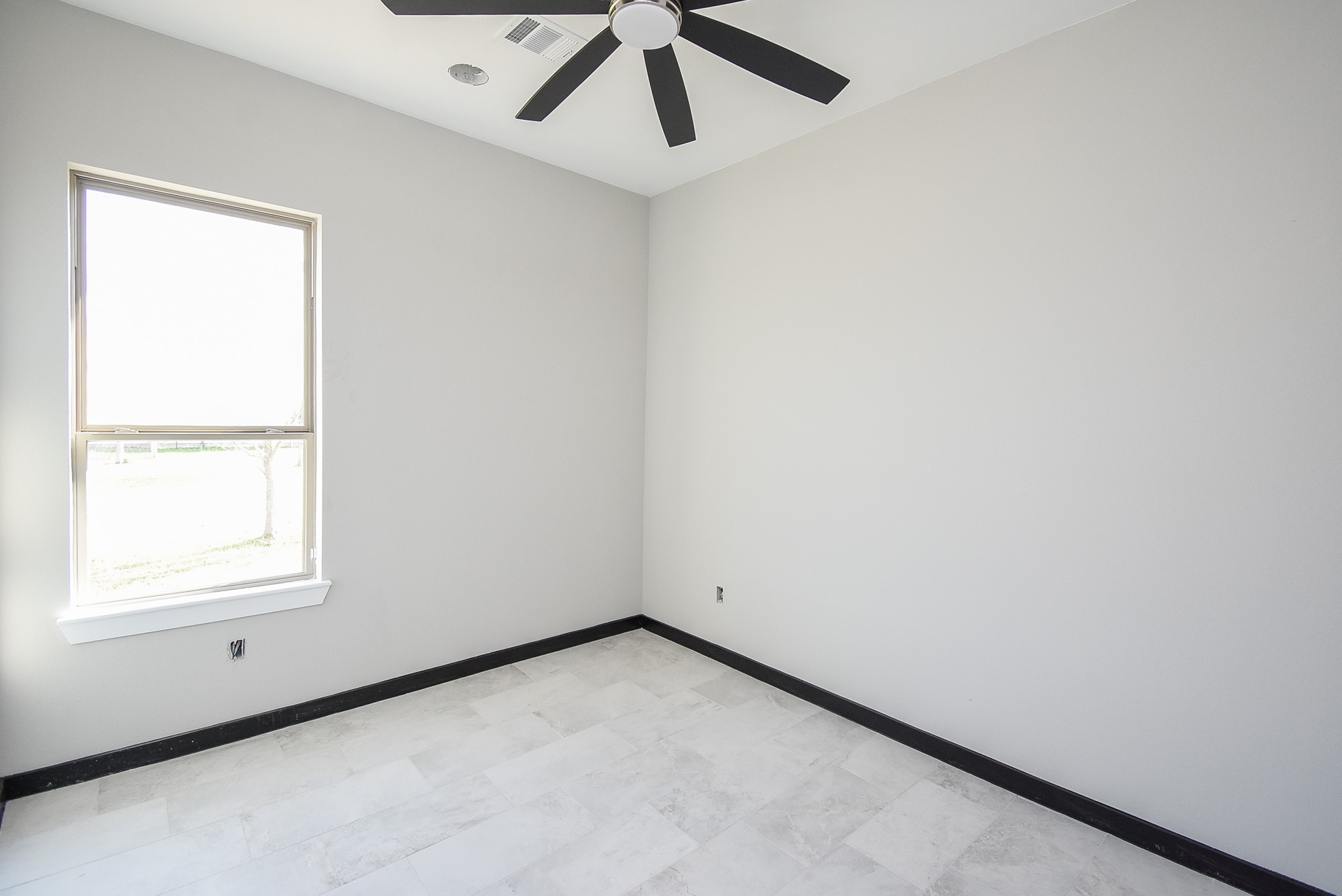208 Silverleaf Road Sweeny, TX 77480 - Photo 37 of 49 an empty room with a window