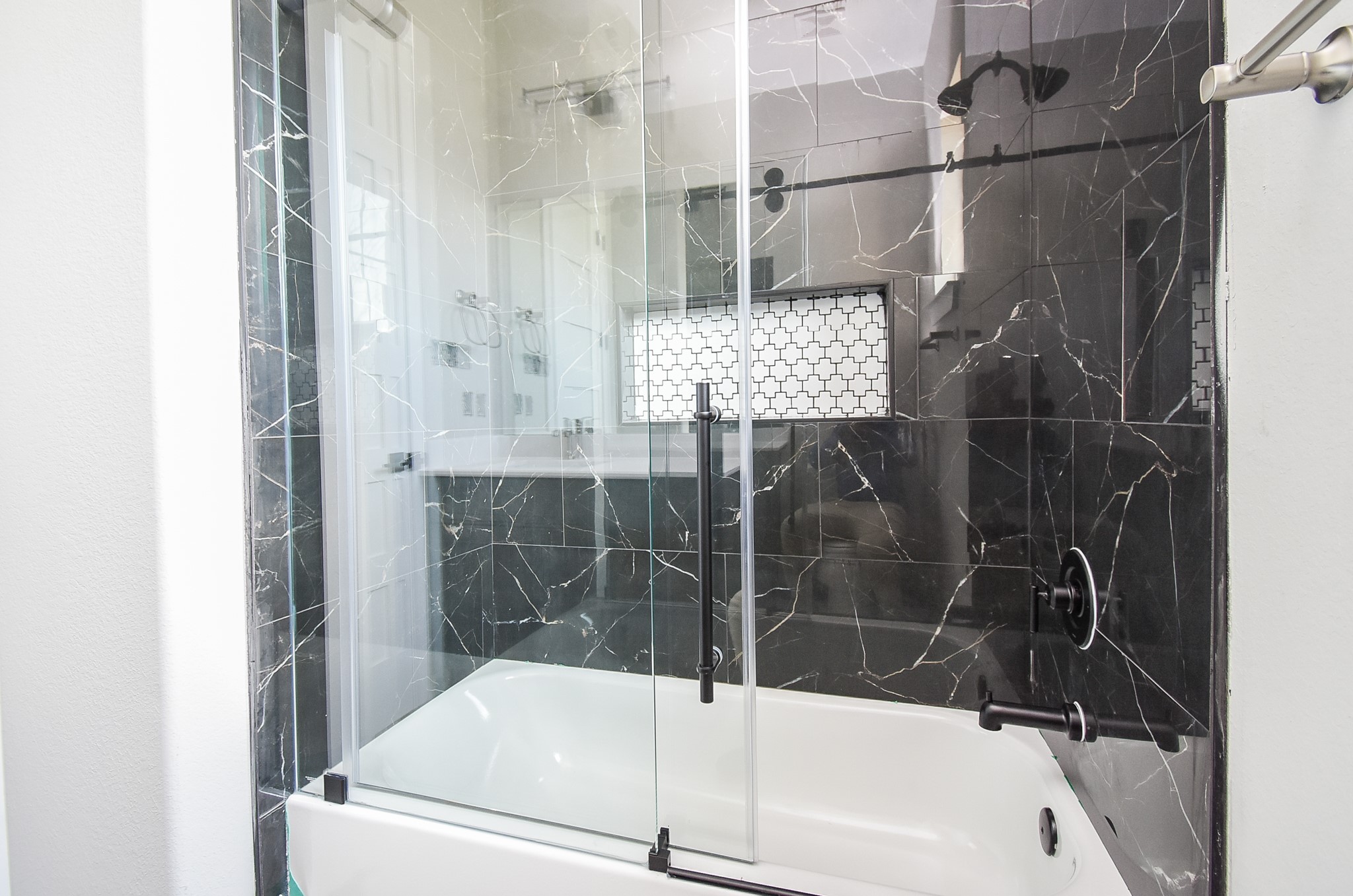 208 Silverleaf Road Sweeny, TX 77480 - Photo 41 of 49 a bathroom with a bathtub and shower