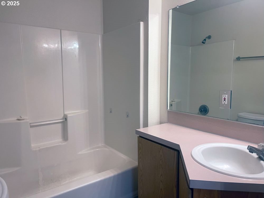 615 North Elliott Road Newberg, OR 97132 - Photo 2 of 16