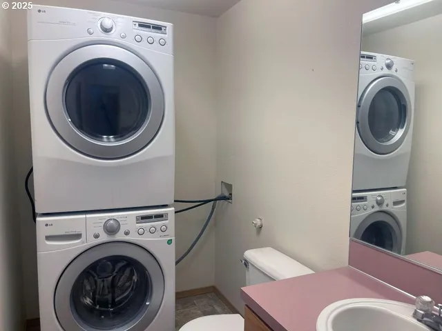 $2,599,000 | 615 North Elliott Road, Newberg, OR 97132