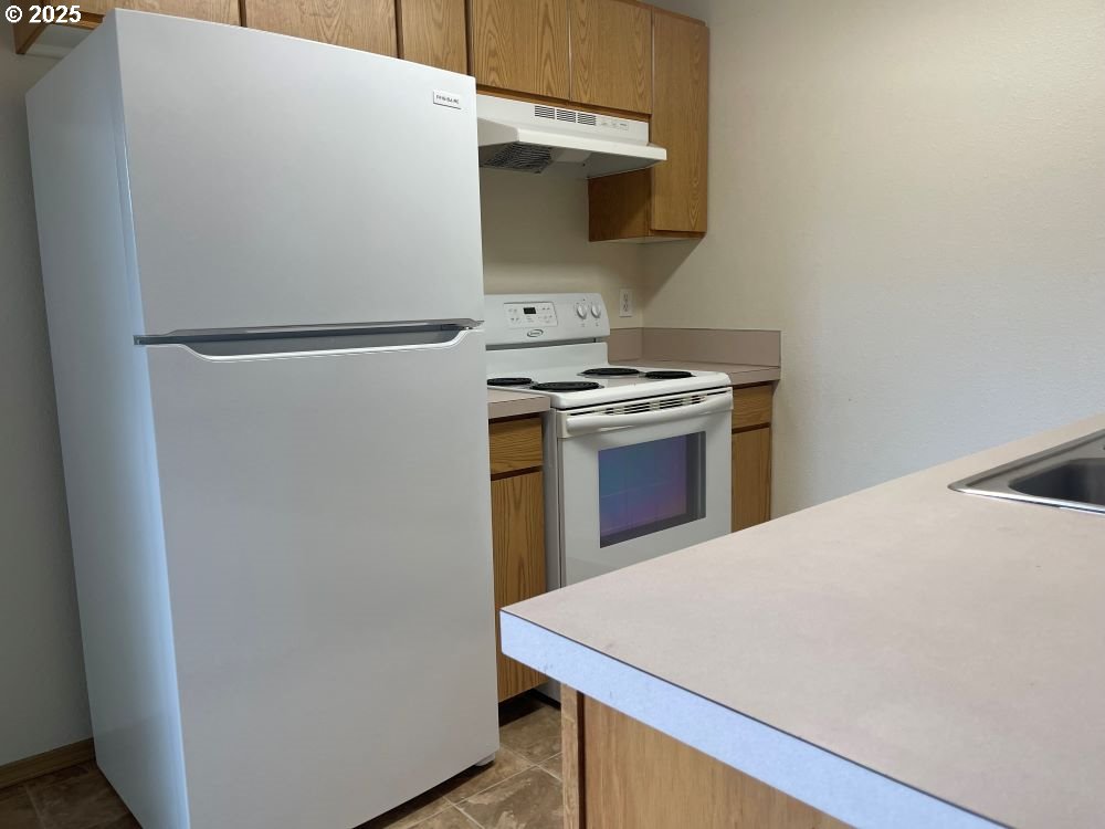 615 North Elliott Road Newberg, OR 97132 - Photo 5 of 16