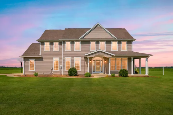 $574,900 | 52075 45th Street, Paw Paw, MI 49079