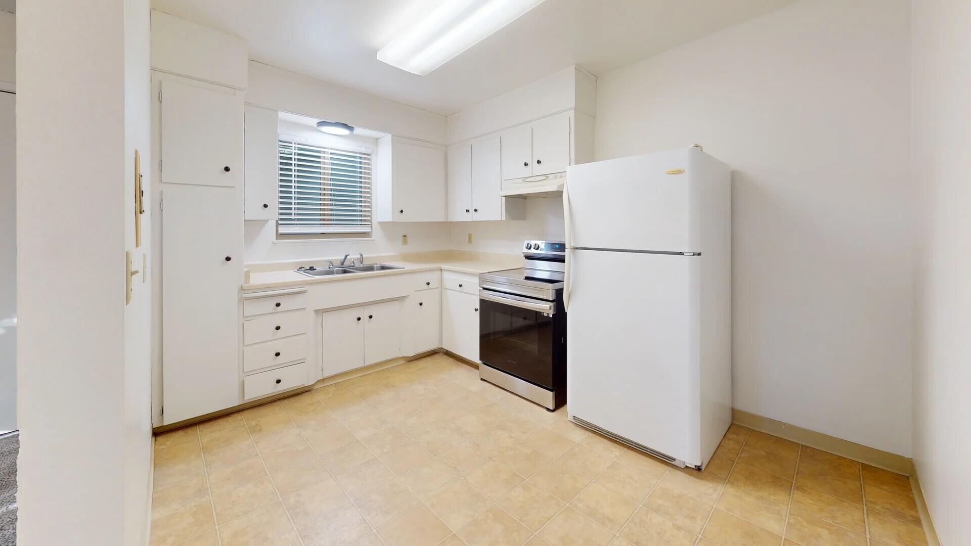 1553 Riverside Drive Redding, CA 96001 - Photo 24 of 51 Unit 5 Kitchen