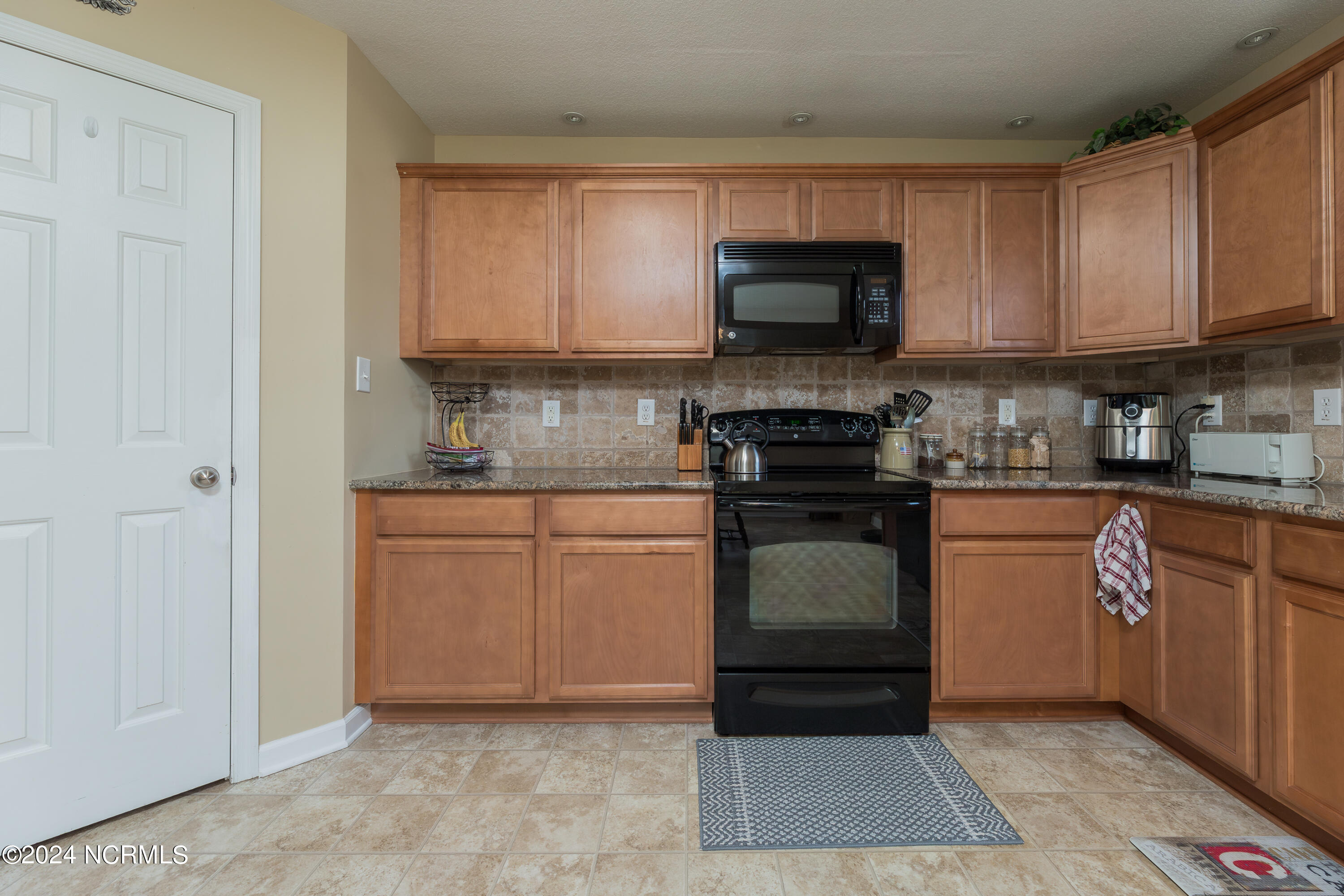 101 Mandy Lane Hubert, NC 28539 - Photo 16 of 48 16KITCHEN
