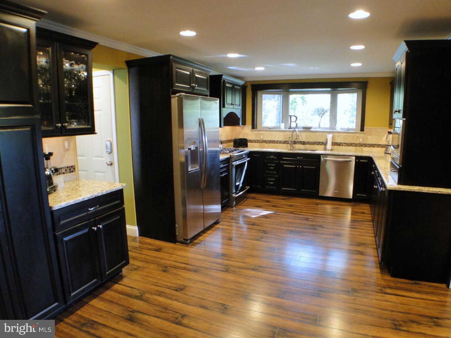4504 East Yates Road Bensalem, PA 19020 - Photo 6 of 25 Gallery Image 6