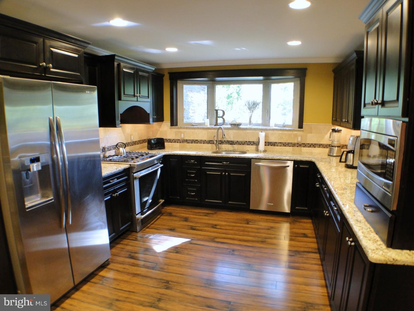 4504 East Yates Road Bensalem, PA 19020 - Photo 7 of 25 Gallery Image 7