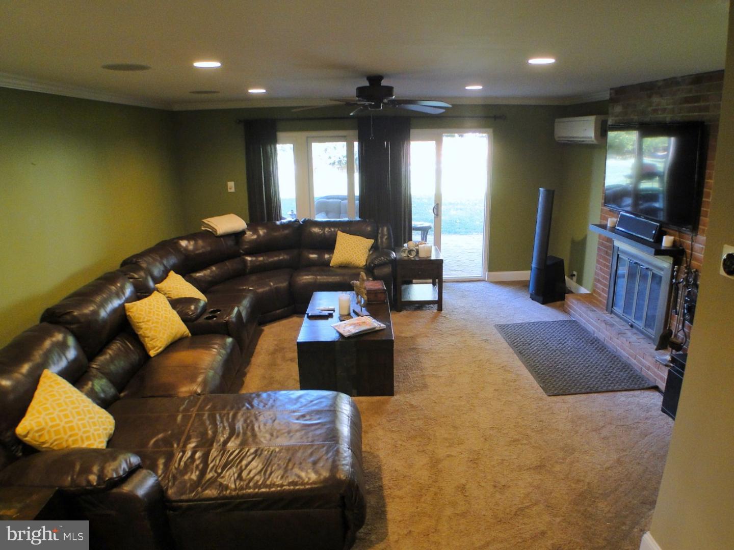 4504 East Yates Road Bensalem, PA 19020 - Photo 9 of 25 Gallery Image 9
