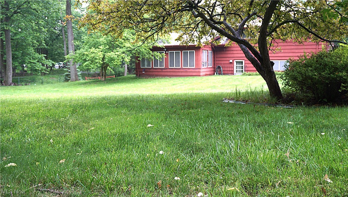2100 West Pleasant Valley Road Cleveland, OH 44134 - Photo 27 of 30 View of yard