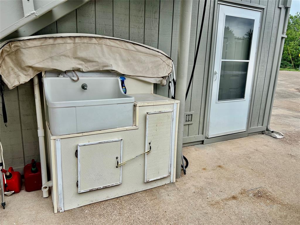 309 Broken Arrow Comanche, TX 76442 - Photo 6 of 35 a utility room with dryer and washer