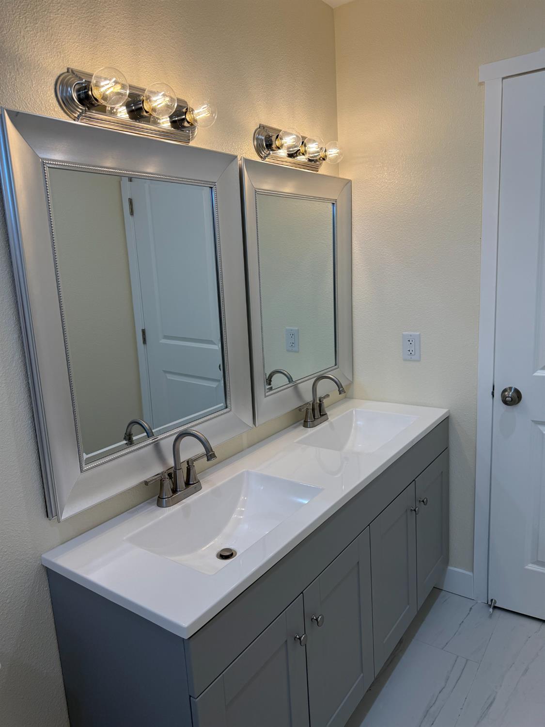 1098 East 21st Street Merced, CA 95340 - Photo 16 of 23 a bathroom with a sink and a mirror