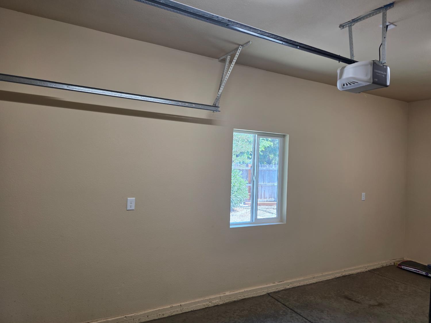 1098 East 21st Street Merced, CA 95340 - Photo 20 of 23 a view of a window in a room