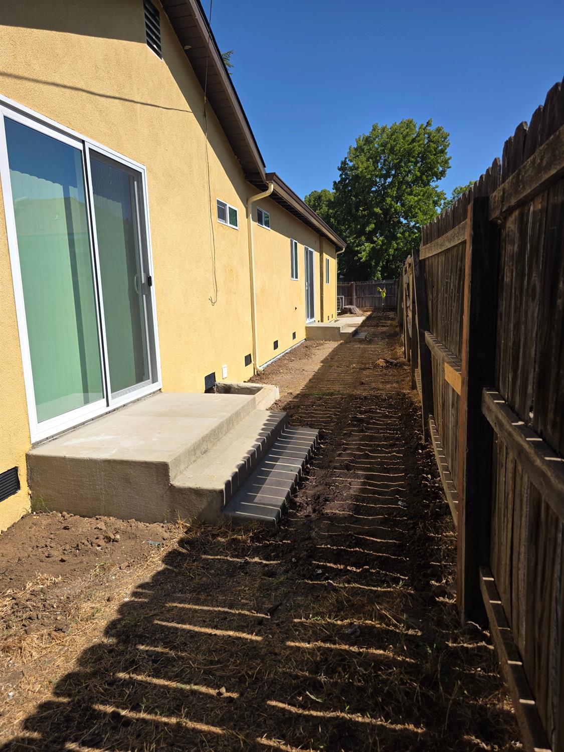 1098 East 21st Street Merced, CA 95340 - Photo 21 of 23 a view of a pathway of a house