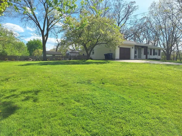 $3,650 | 227 Juneway Terrace, Lake Bluff, IL 60044
