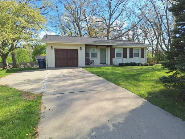 $3,650 | 227 Juneway Terrace, Lake Bluff, IL 60044