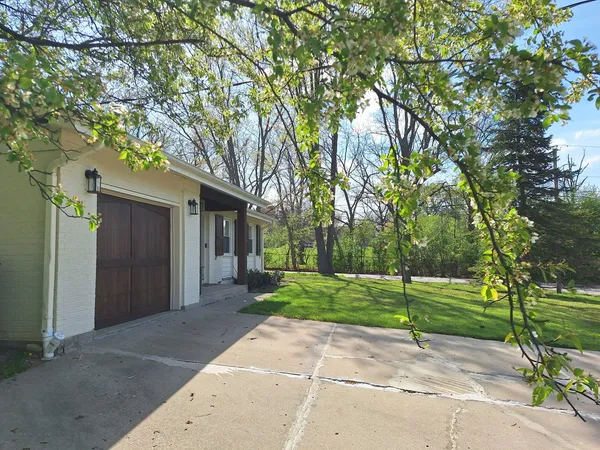 $3,650 | 227 Juneway Terrace, Lake Bluff, IL 60044
