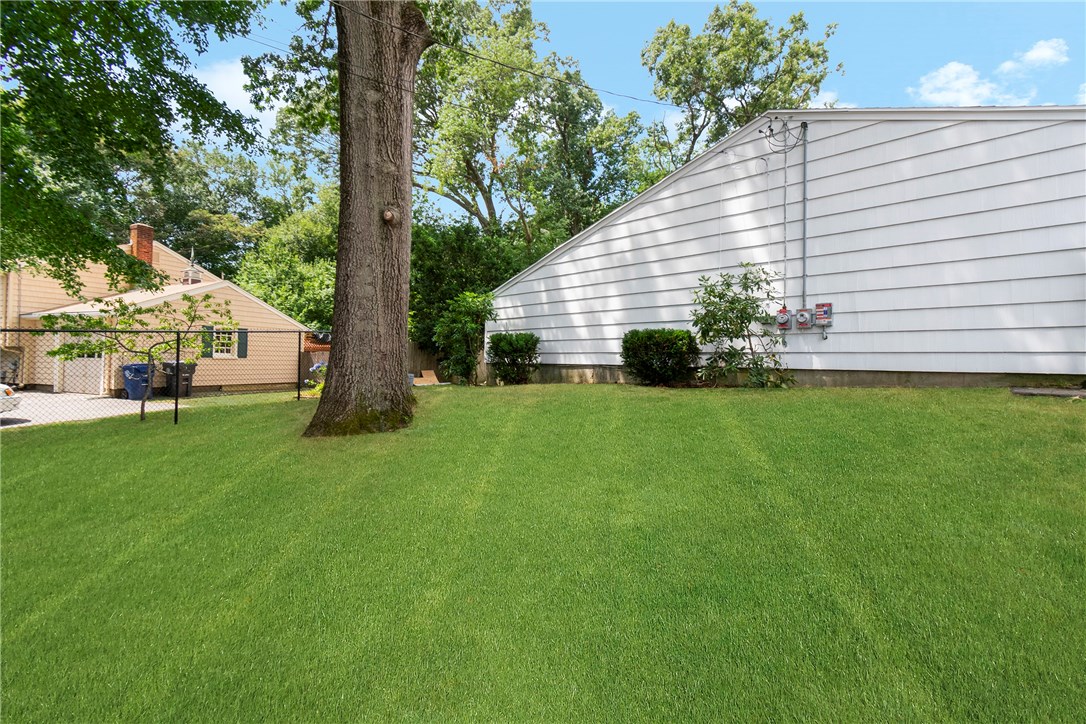 6 Waldo Road Warwick, RI 02889 - Photo 9 of 43 Gallery Image 9