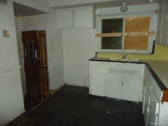 19131 Burt Road Detroit, MI 48219 - Photo 9 of 12 261-848945-Kitchen 1-1.JPG