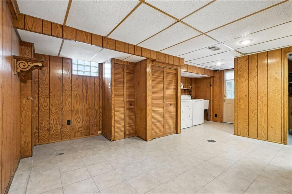 616 Highview Road Pittsburgh, PA 15234 - Photo 23 of 35 a view of empty room with wooden walls