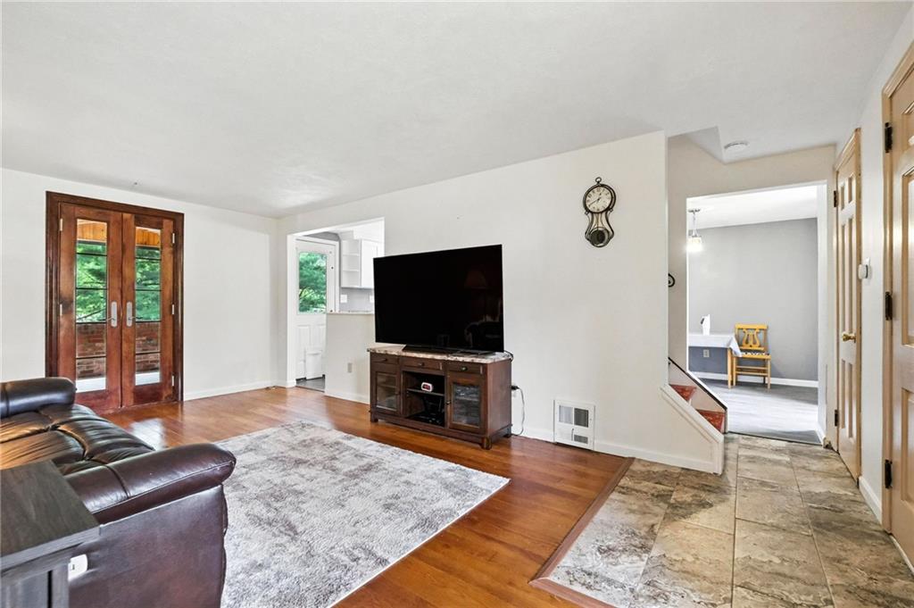 616 Highview Road Pittsburgh, PA 15234 - Photo 8 of 35 a living room with furniture and a flat screen tv