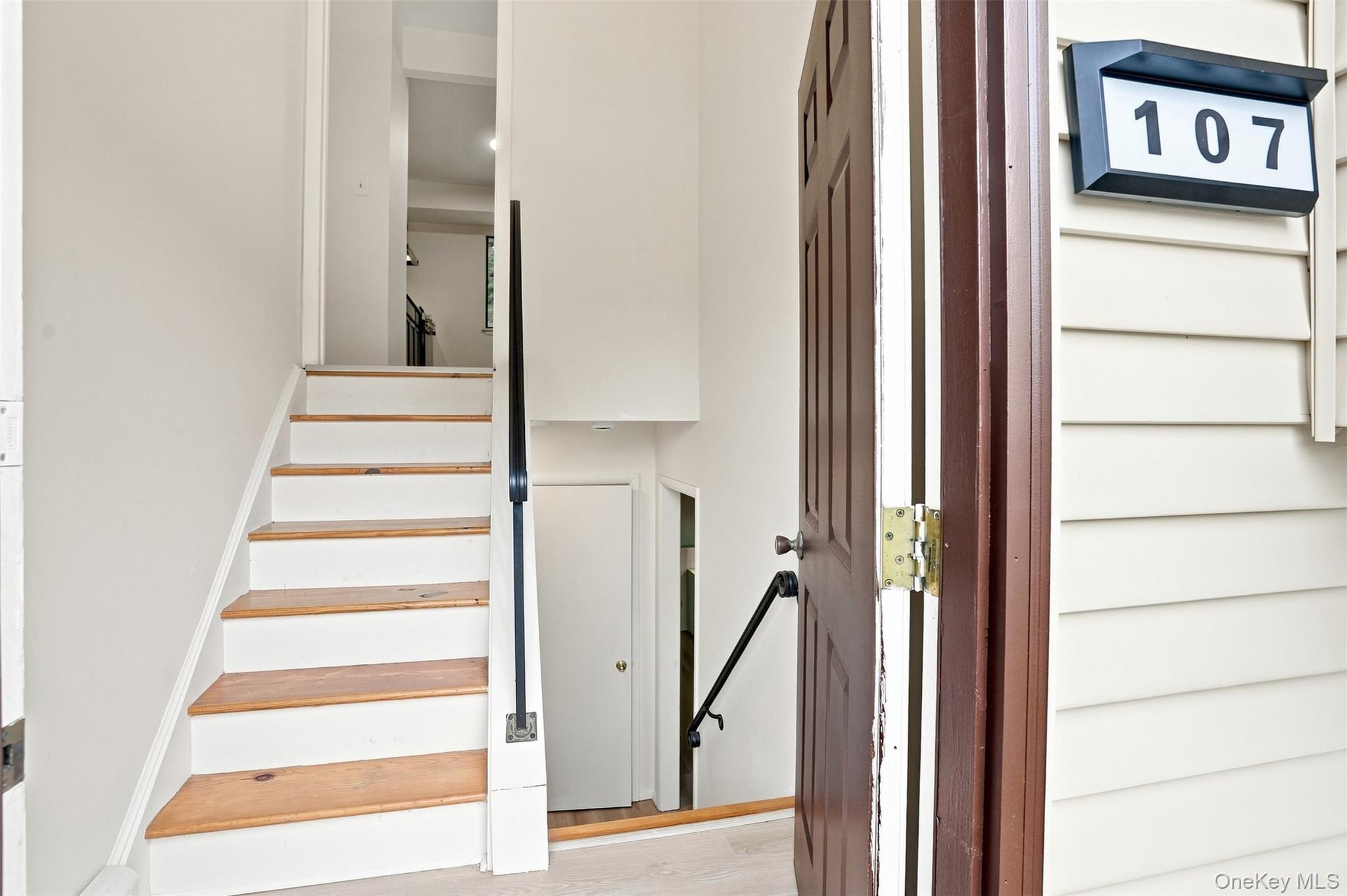 107 Sutton Park Road Poughkeepsie, NY 12603 - Photo 5 of 33 Gallery Image 5