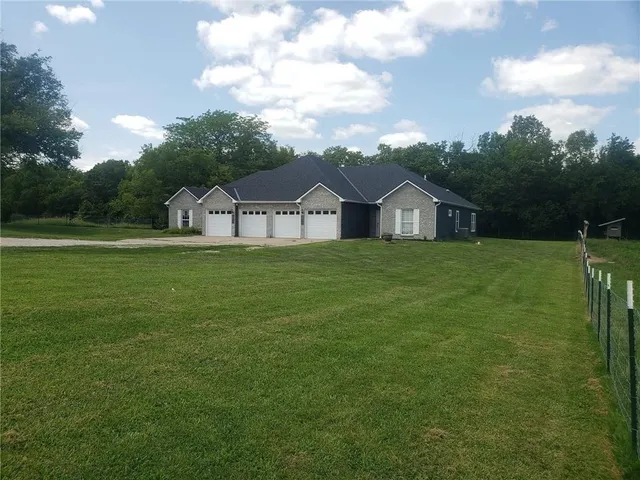 $500,000 | 884 Southwest County Road, Garden City, MO 64747