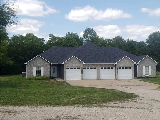 $500,000 | 884 Southwest County Road, Garden City, MO 64747