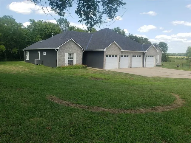 $500,000 | 884 Southwest County Road, Garden City, MO 64747