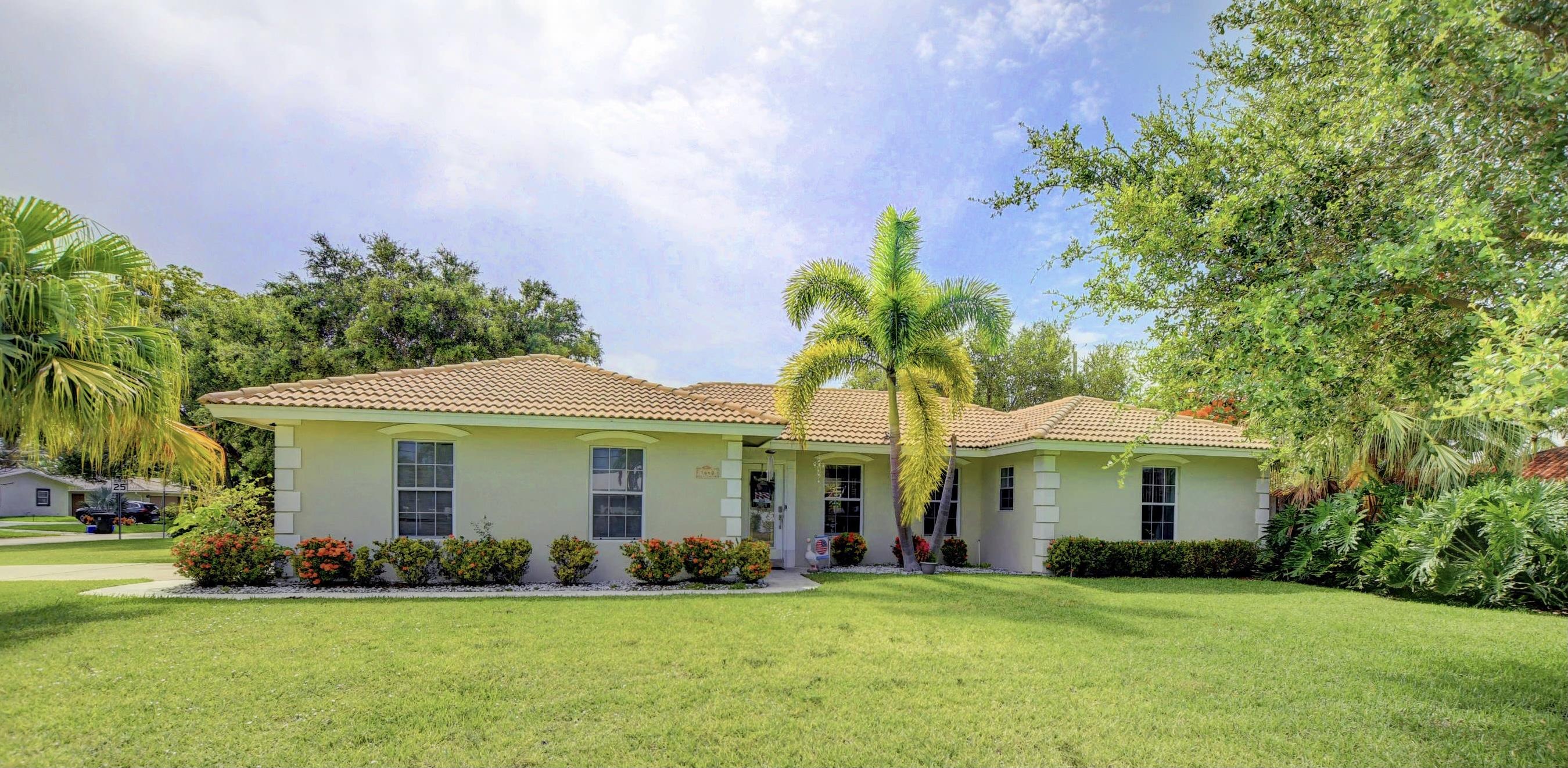 1640 Juana Road Boca Raton, FL 33486 - Photo 2 of 31 IMG-5797 (1)