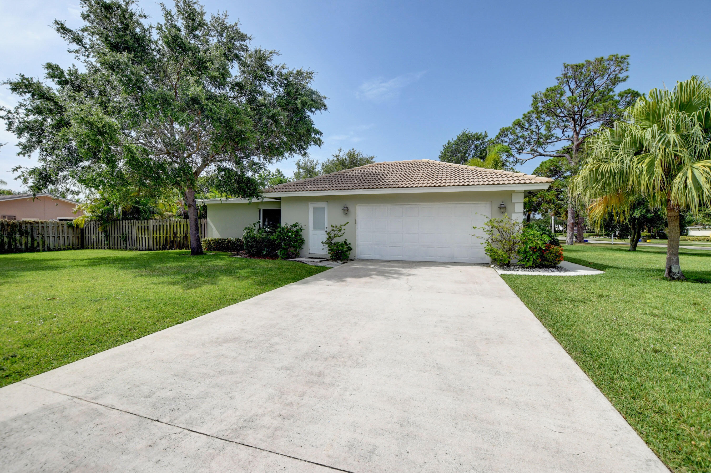 1640 Juana Road Boca Raton, FL 33486 - Photo 4 of 31 04_ebf_5017and4more