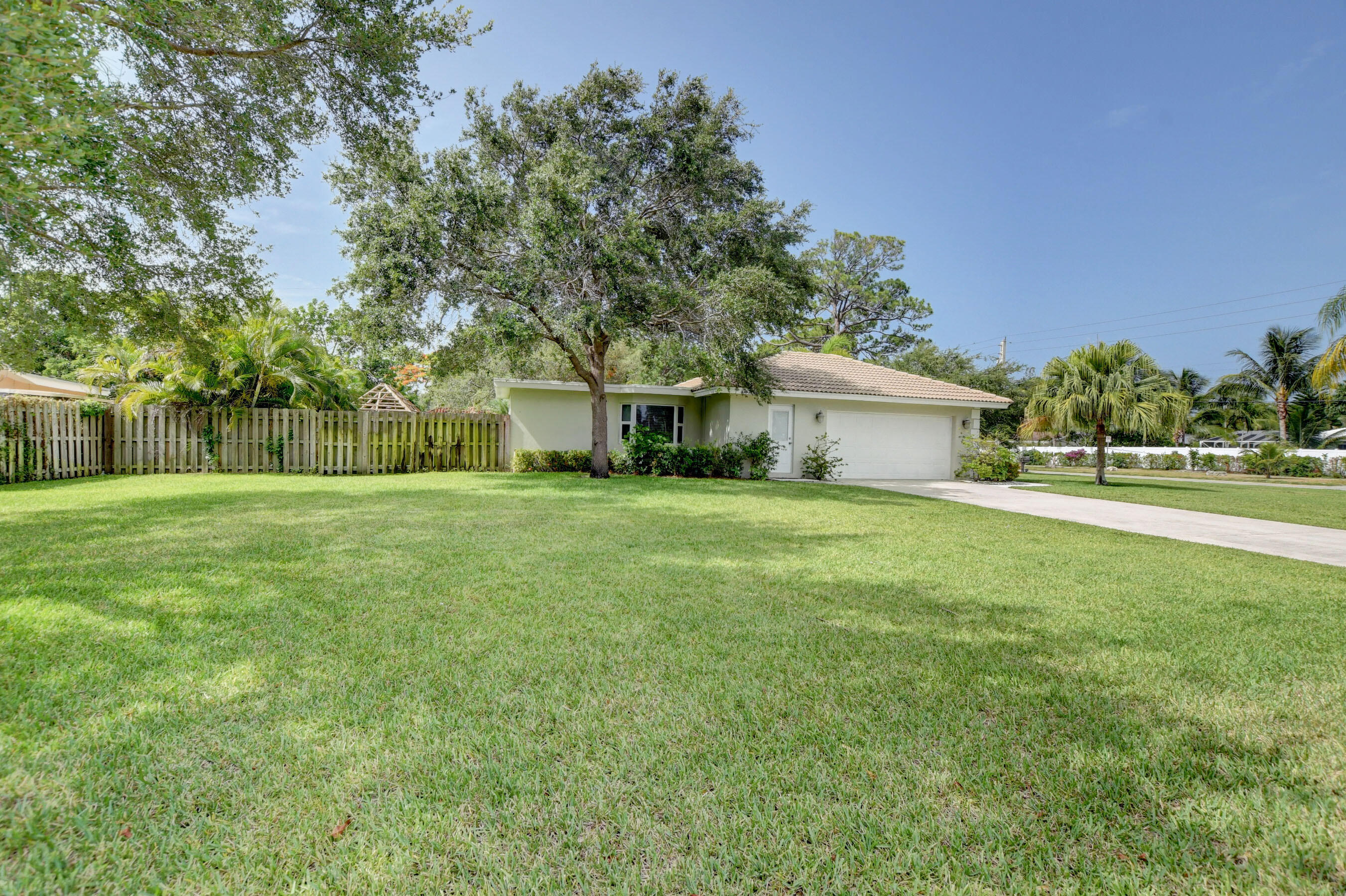 1640 Juana Road Boca Raton, FL 33486 - Photo 5 of 31 05_ebf_5022and4more