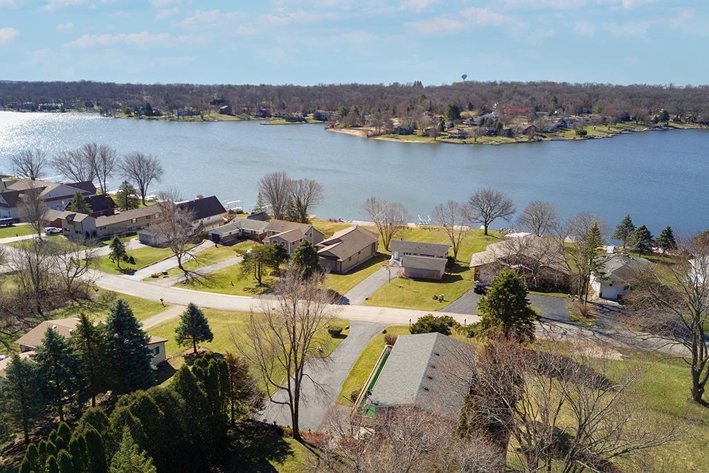 886 Breckenboro Road Davis, IL 61019 - Photo 4 of 37 a picture of a lake with houses