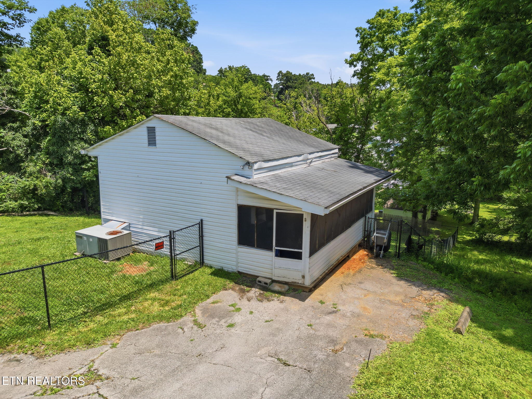 124 Salem Road Oak Ridge, TN 37830 - Photo 36 of 44 Detached Workshop