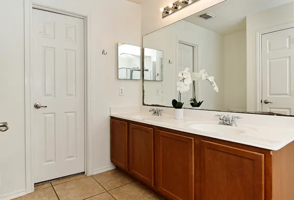 $1,950 | 51 Wickerdale Place, The Woodlands, TX 77382