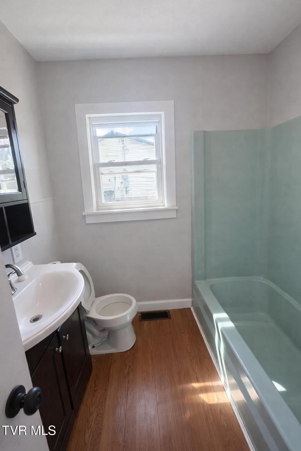 1803 Indian Ridge Road Johnson City, TN 37604 - Photo 9 of 16 Bathroom