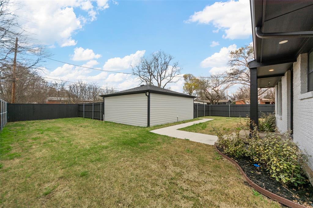 2945 Healey Drive Dallas, TX 75228 - Photo 28 of 38 a backyard of a house with lots of green space