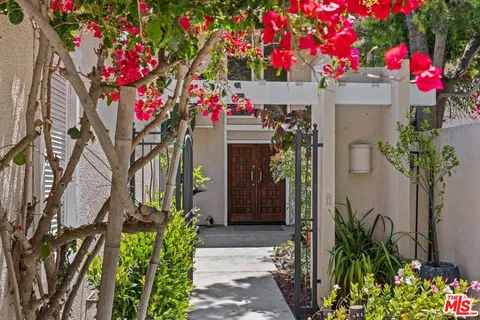 $1,915,000 | 2632 Claray Drive, Los Angeles, CA 90077