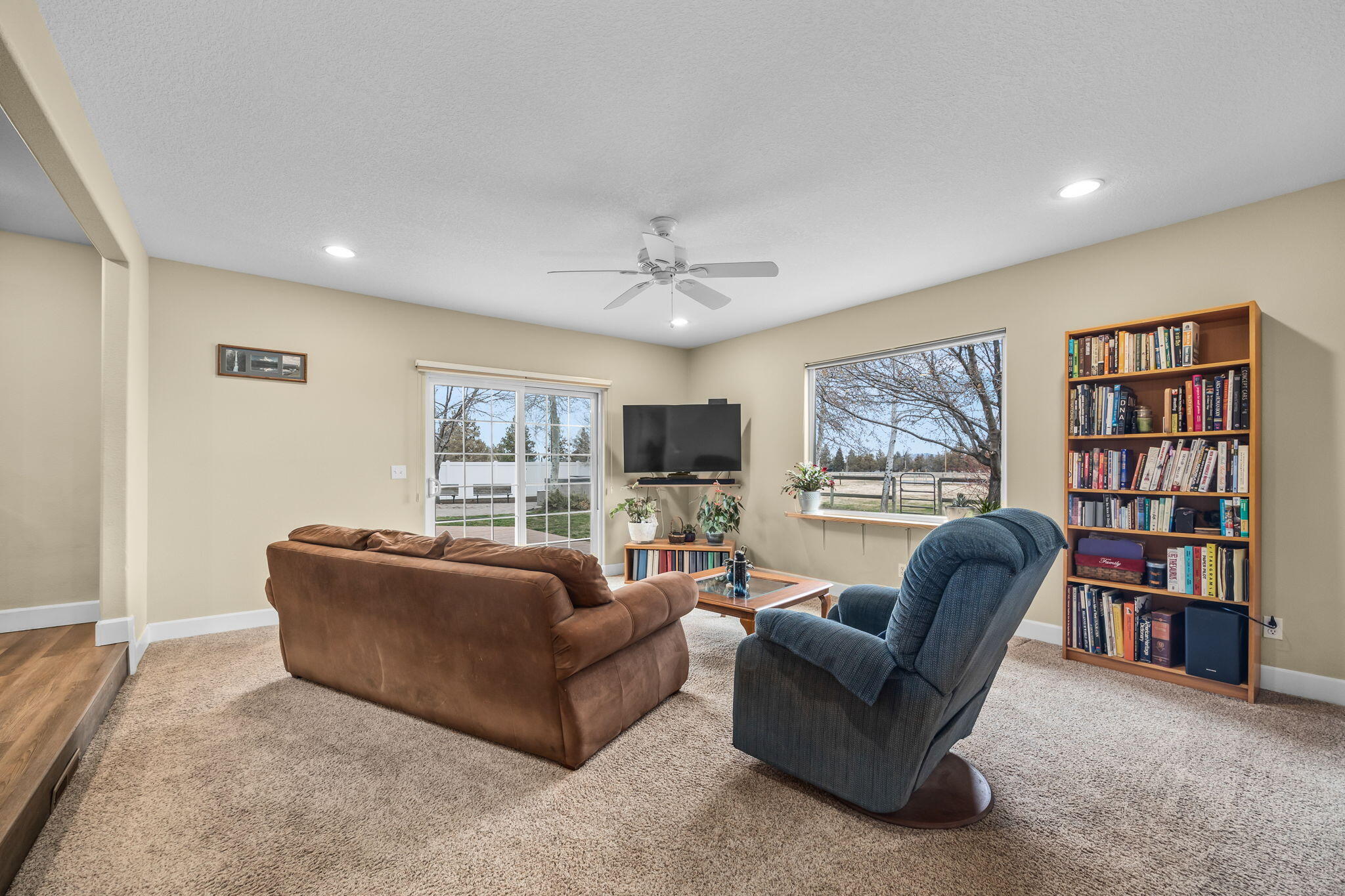 63402 Hamehook Road Bend, OR 97701 - Photo 11 of 42 11