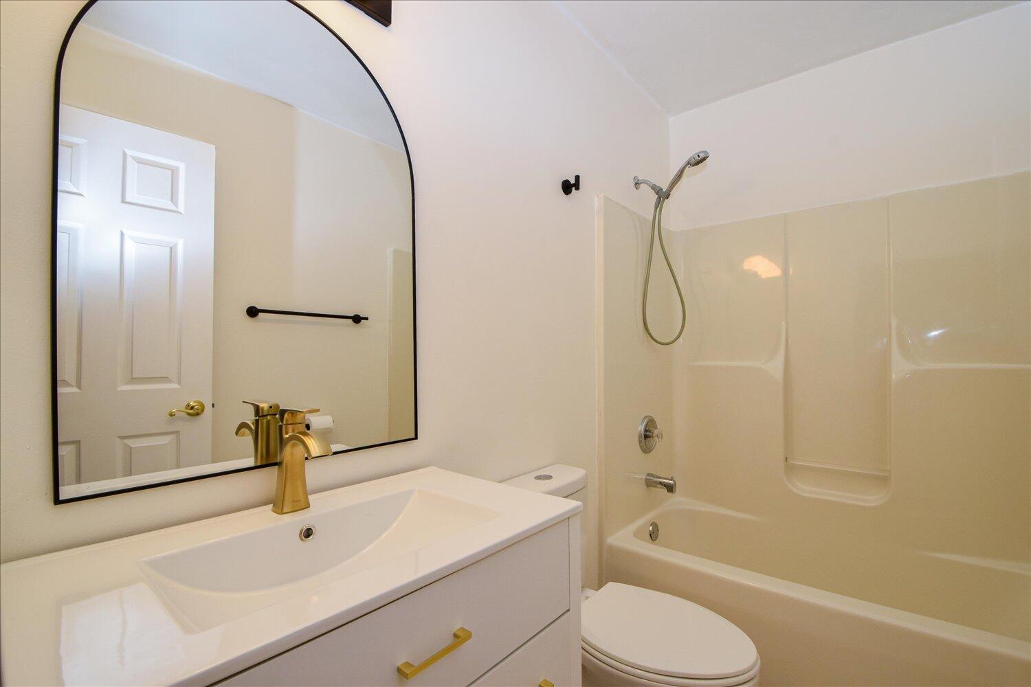 127 North Rome Drive Roanoke, VA 24019 - Photo 12 of 19 Bathroom