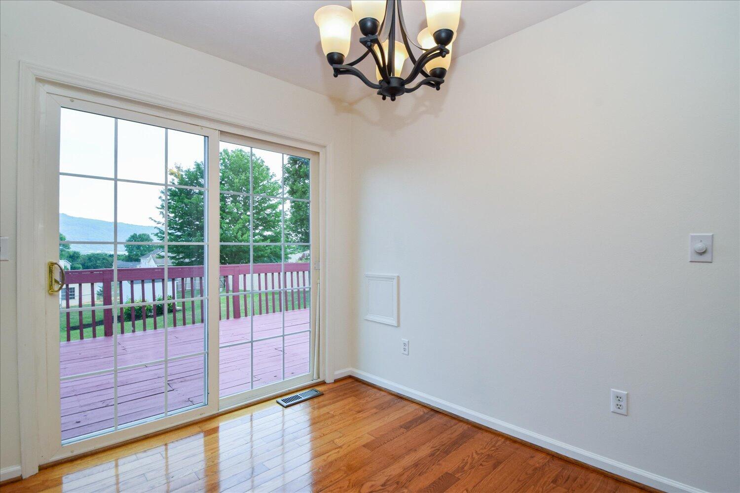 127 North Rome Drive Roanoke, VA 24019 - Photo 4 of 19 Eat In Kitchen