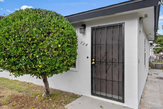 $1,895 | 734 South 46th Street, San Diego, CA 92113