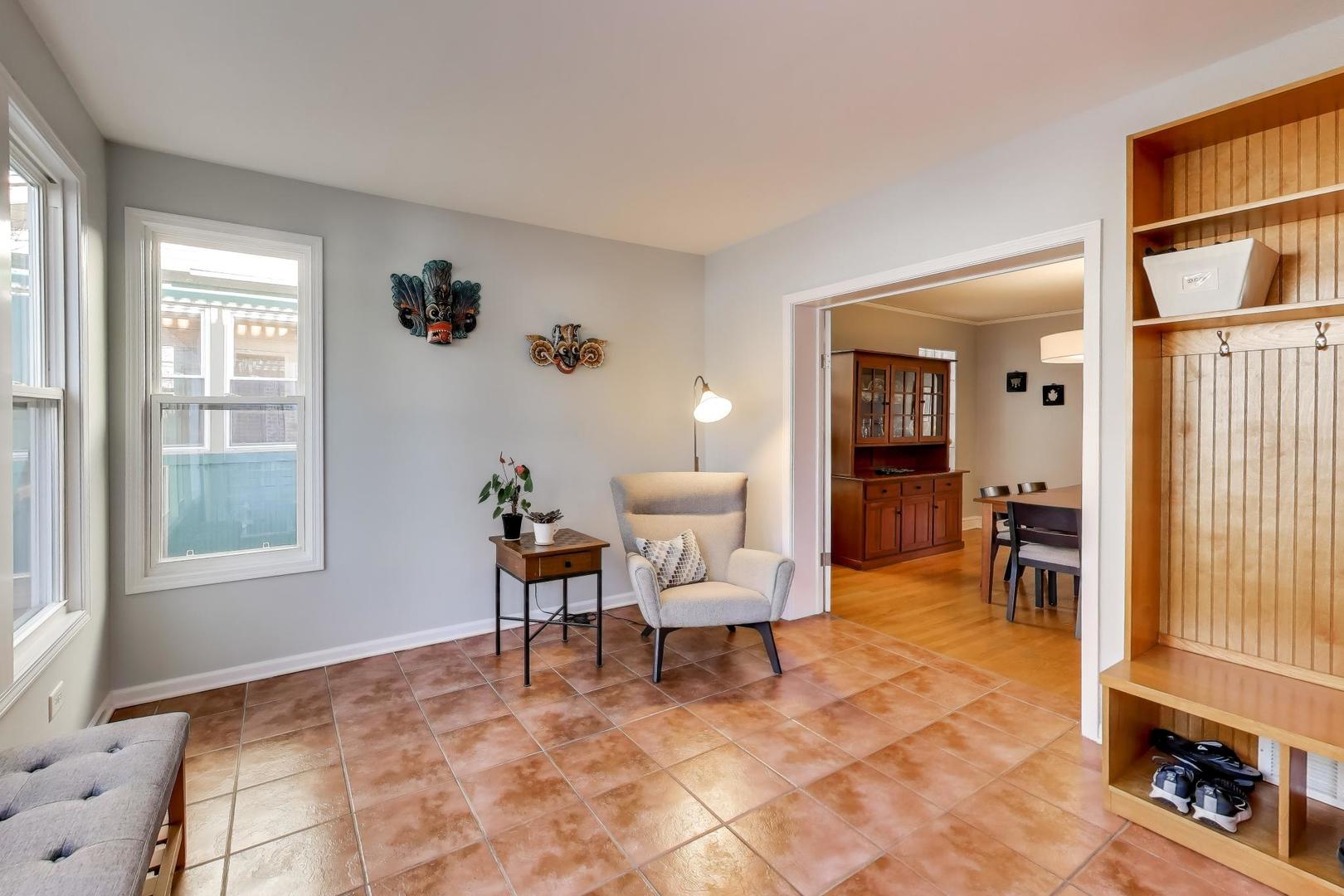 1103 Seward Street Evanston, IL 60202 - Photo 13 of 39 a living room with furniture and a window