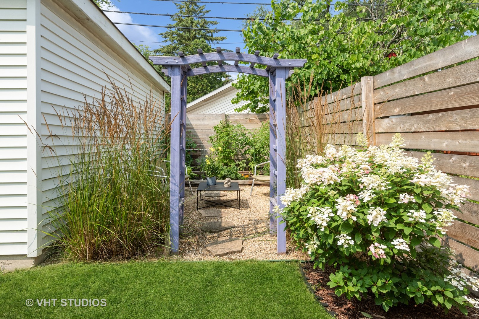 1103 Seward Street Evanston, IL 60202 - Photo 33 of 39 a view of a backyard with plants